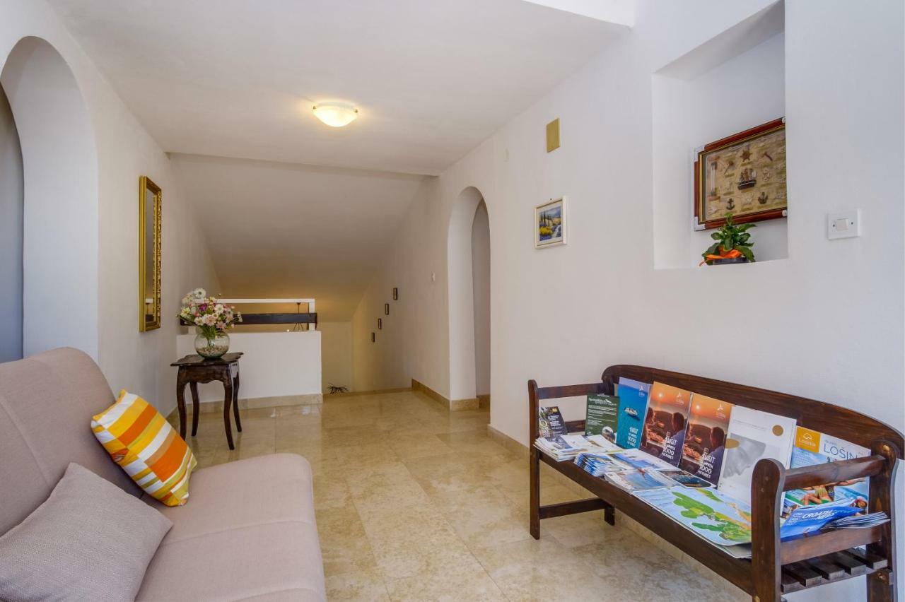 Apartments Mirella Mali Losinj Exterior photo
